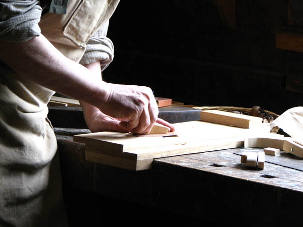 Nuestro equipo de profesionales cuenta  con muchos años de contrastada <strong>experiencia</strong> en el sector de la <strong>carpintería de madera en Regencós</strong>.